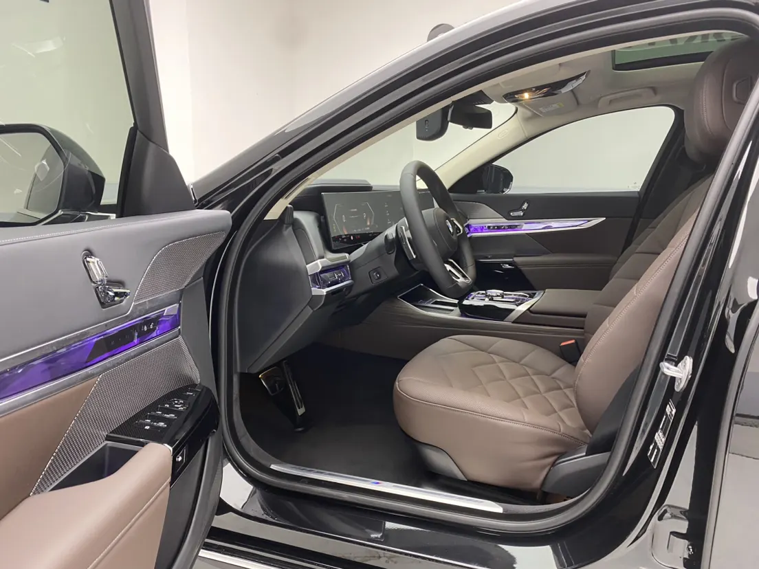 BMW 735Li, 2026 17