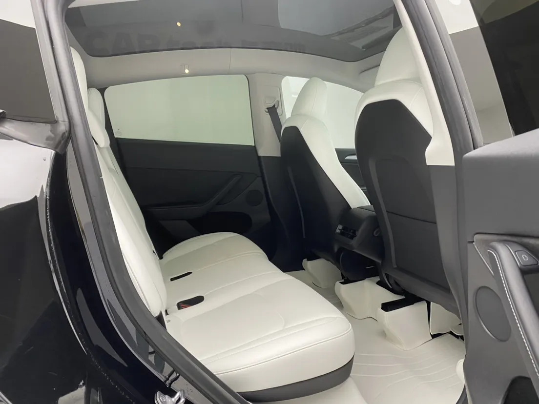 Tesla Model Y, 2023 19