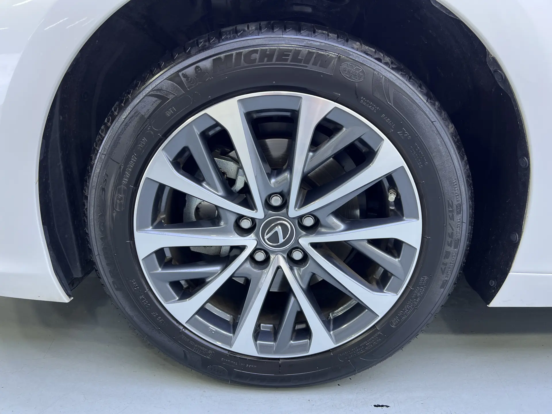 Lexus ES 200, 2026 3