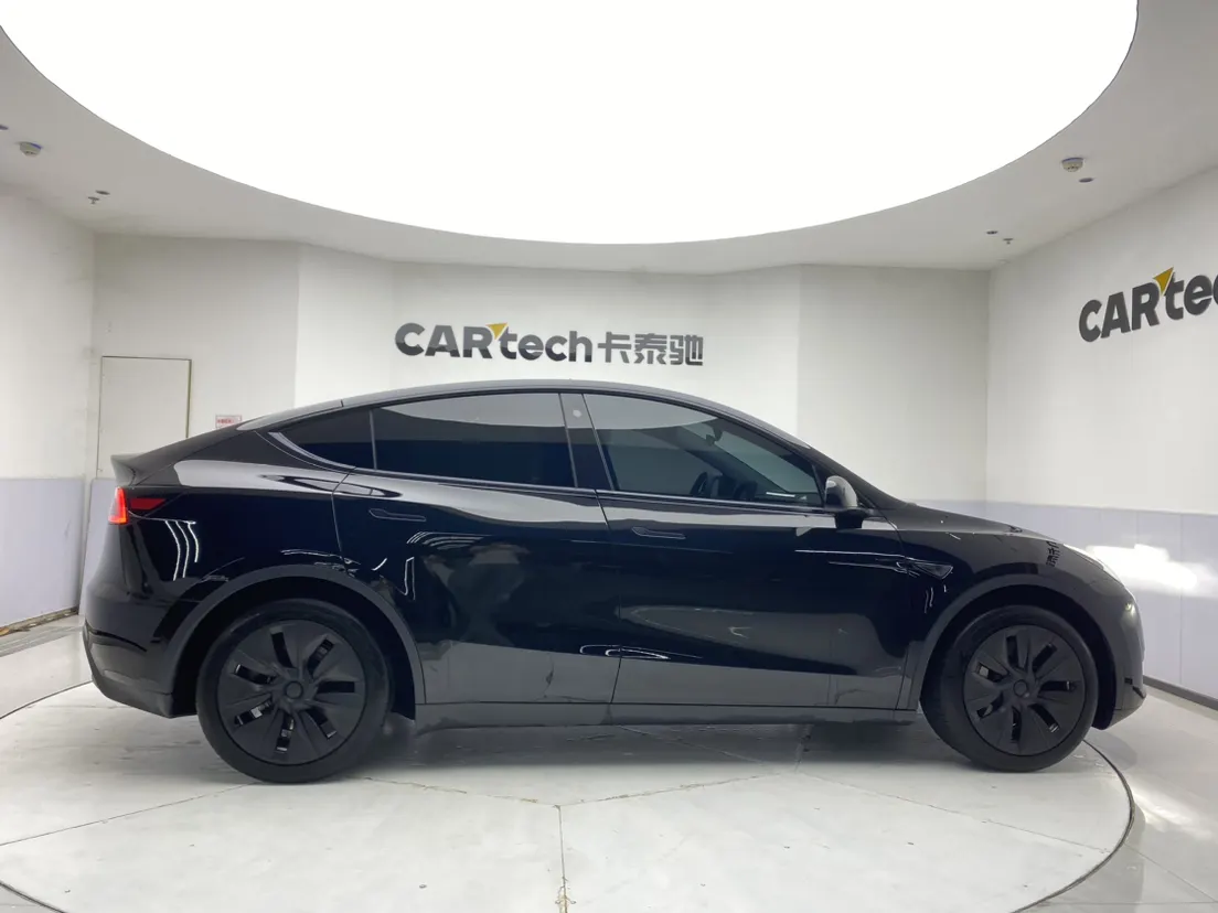 Tesla Model Y, 2023 4