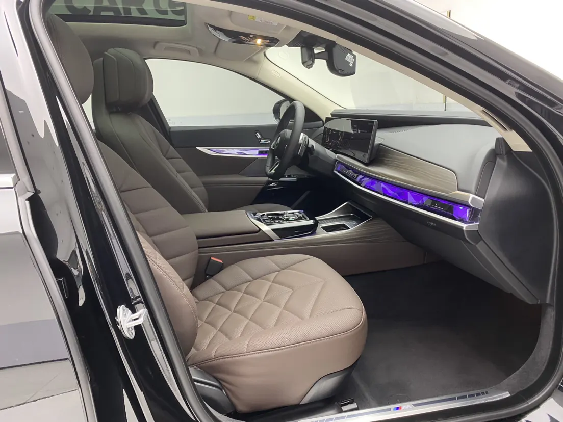 BMW 735Li, 2026 18