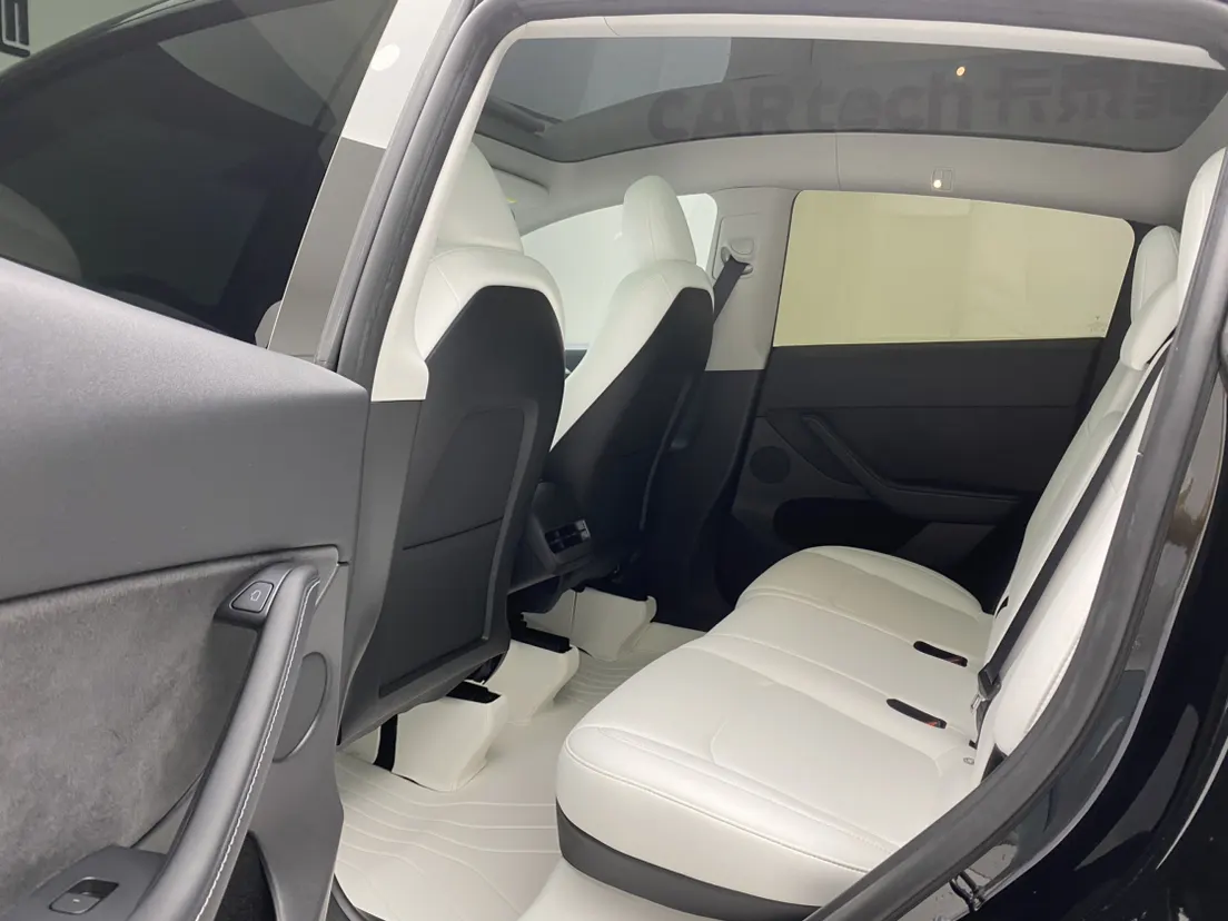 Tesla Model Y, 2023 17
