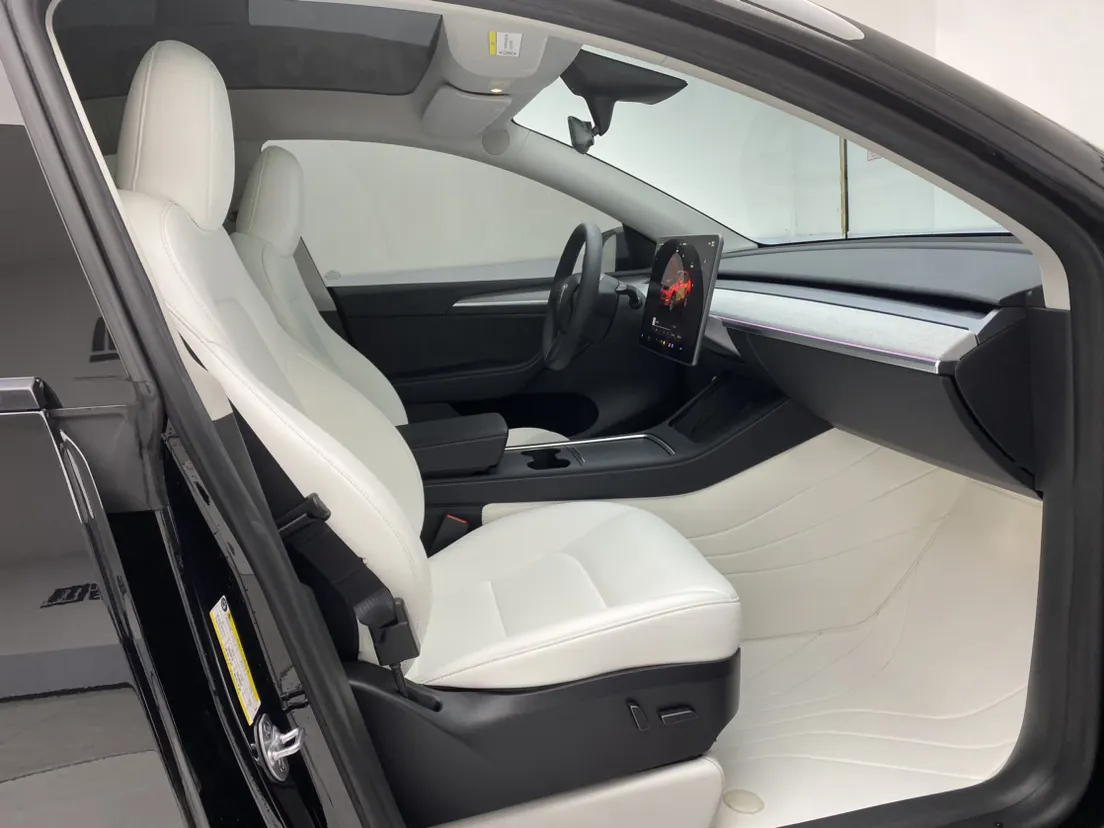 Tesla Model Y, 2023 16