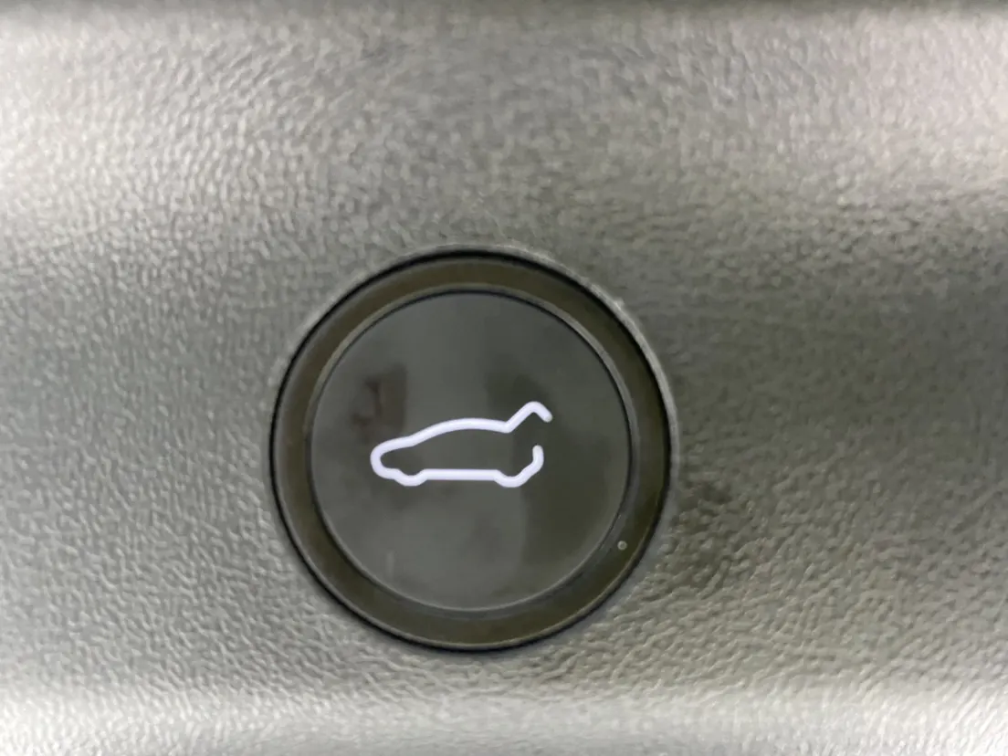 Tesla Model Y, 2023 18