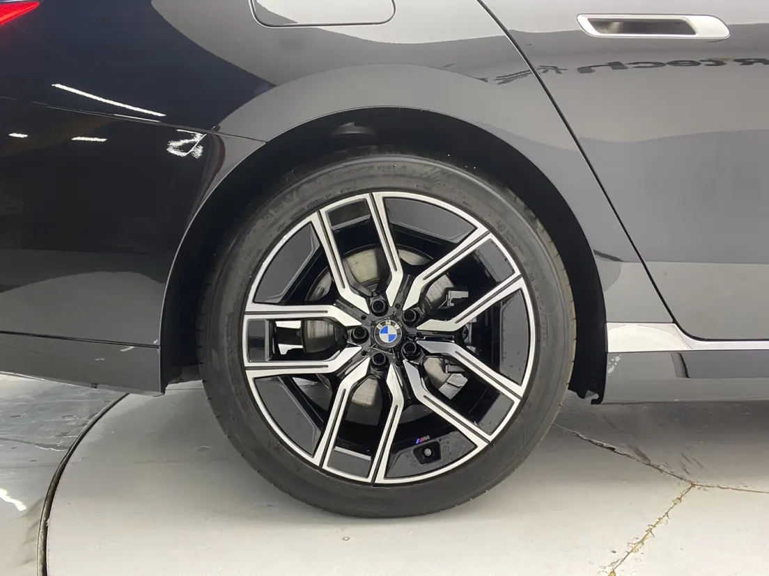 BMW 735Li, 2026 11