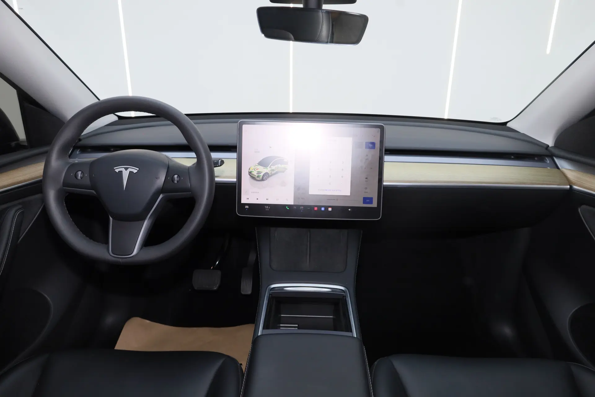 Tesla Model Y, 2023 15
