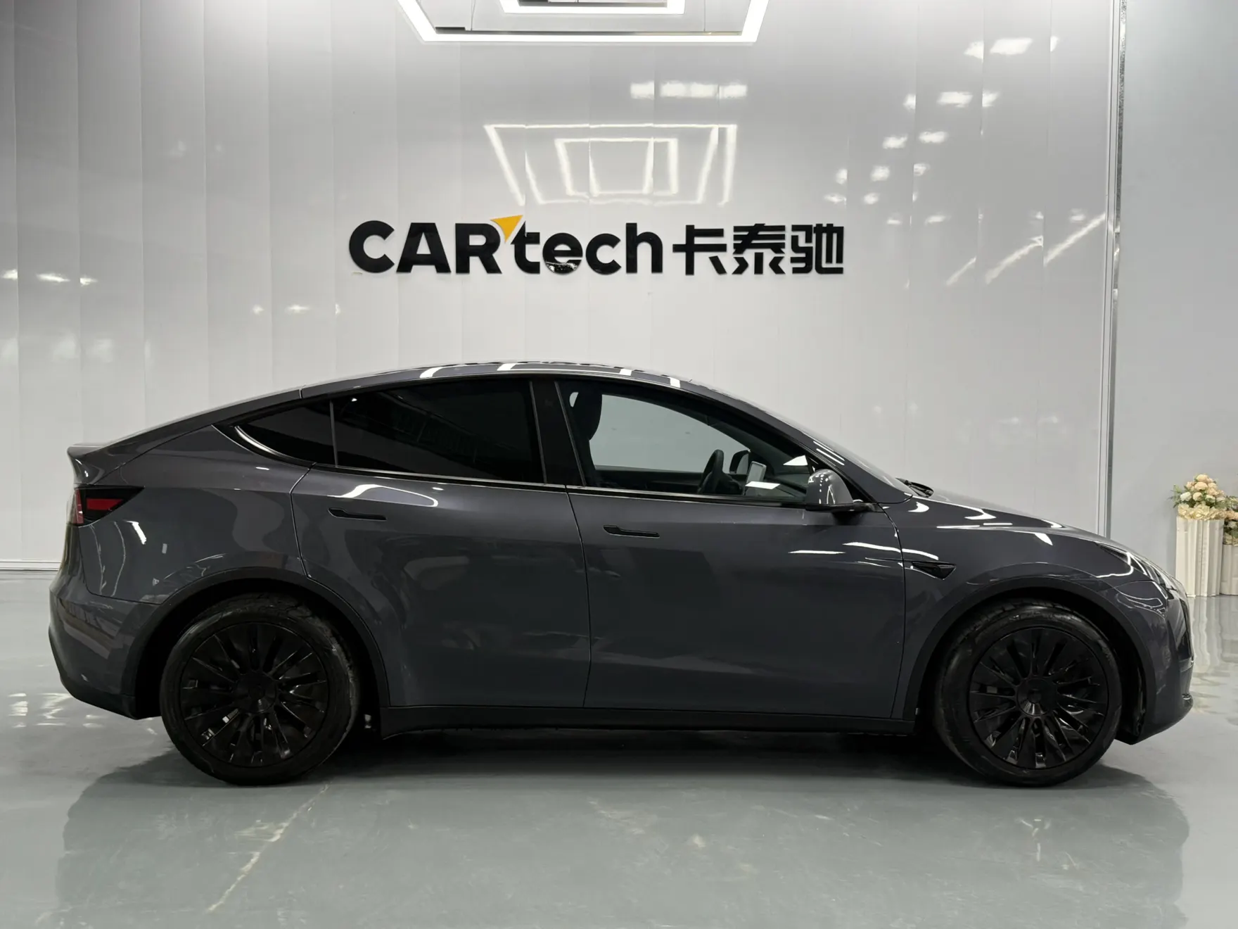 Tesla Model Y, 2021 4