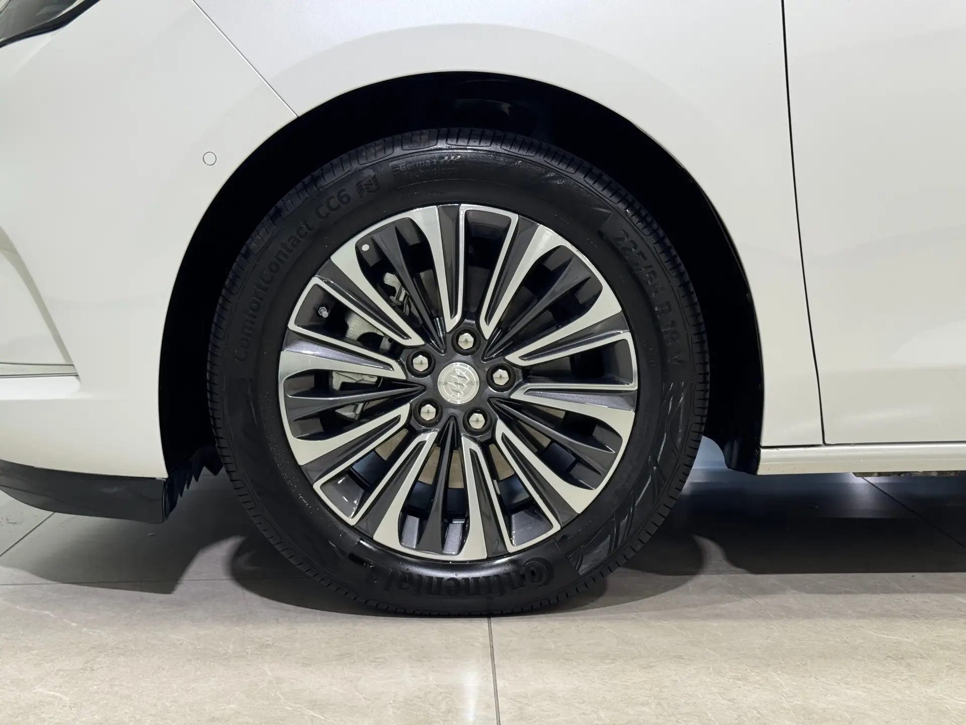 Buick GL8, 2022 3