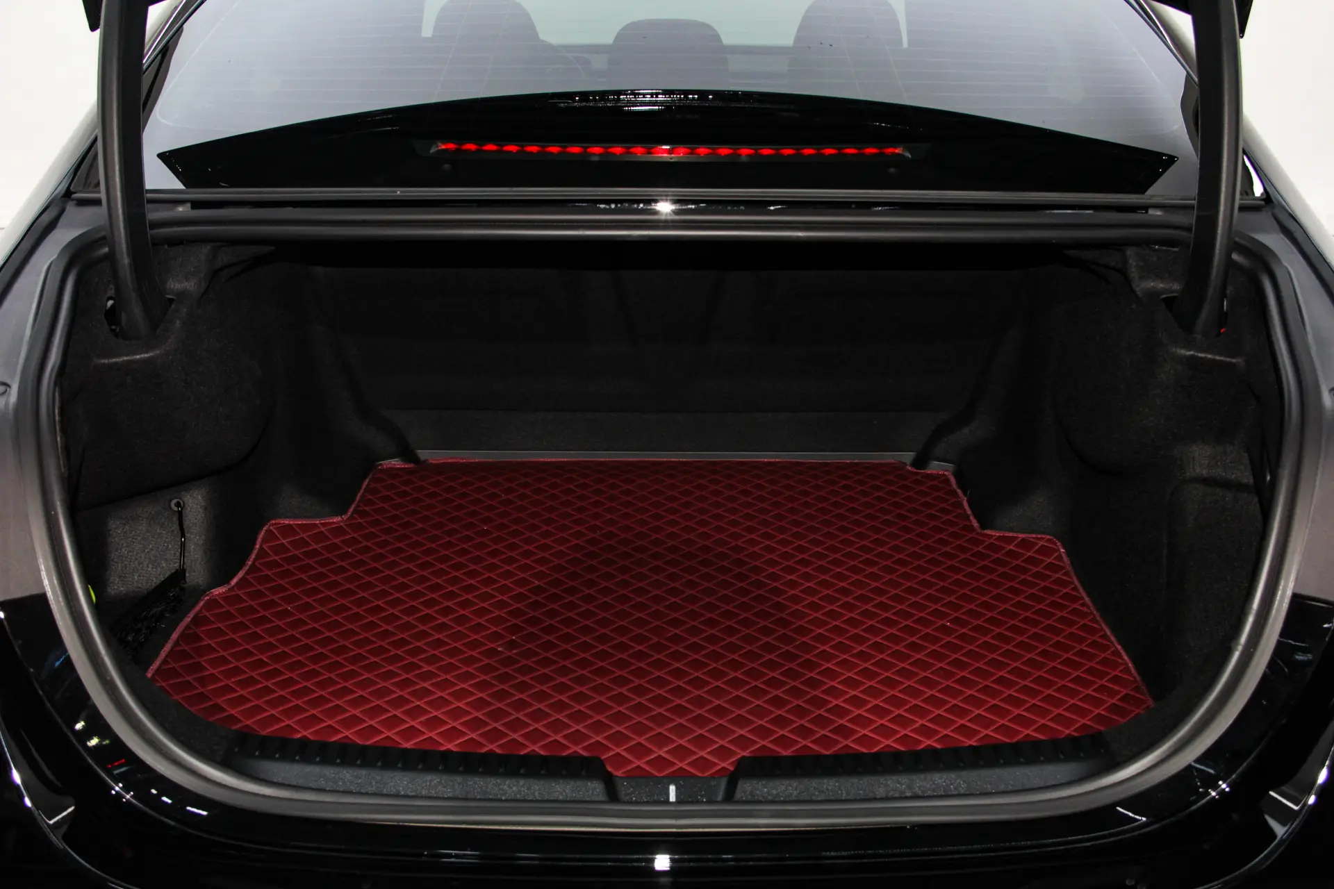 Mercedes-Benz E 300 L, 2025 13