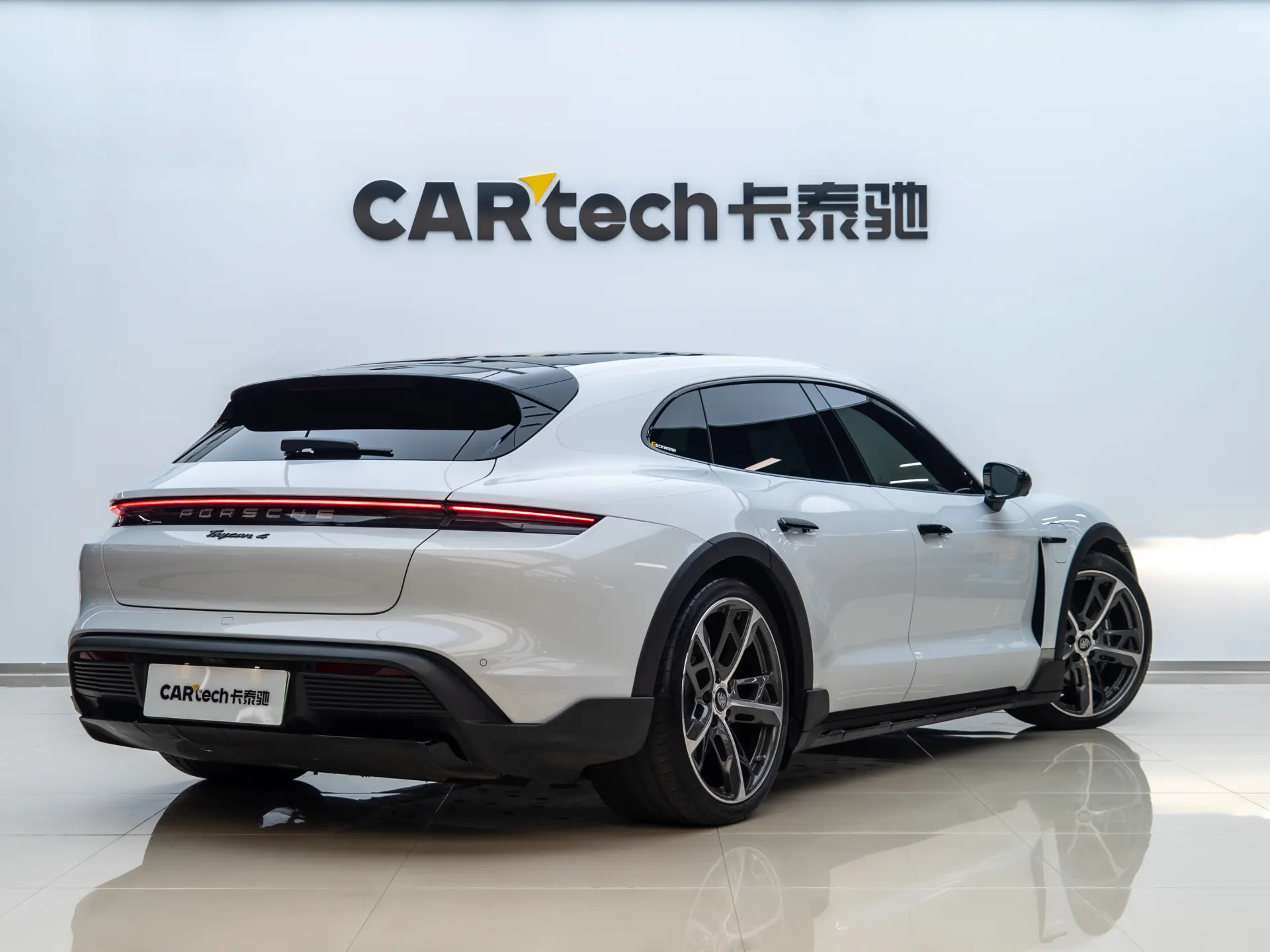 Porsche Taycan, 2024 4
