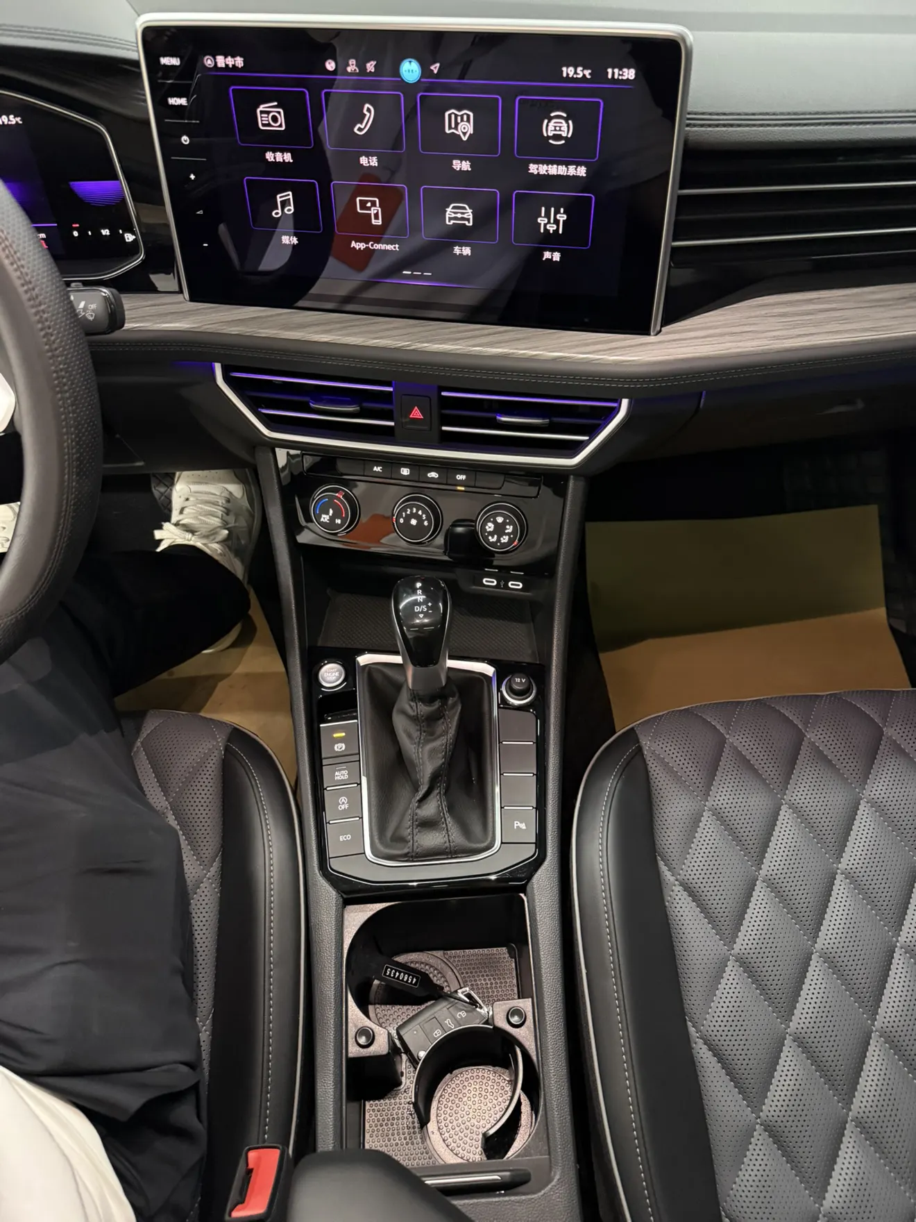 Volkswagen Sagitar, 2025 14