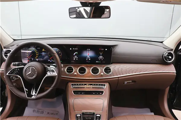 Mercedes-Benz E 300 L, 2023 4