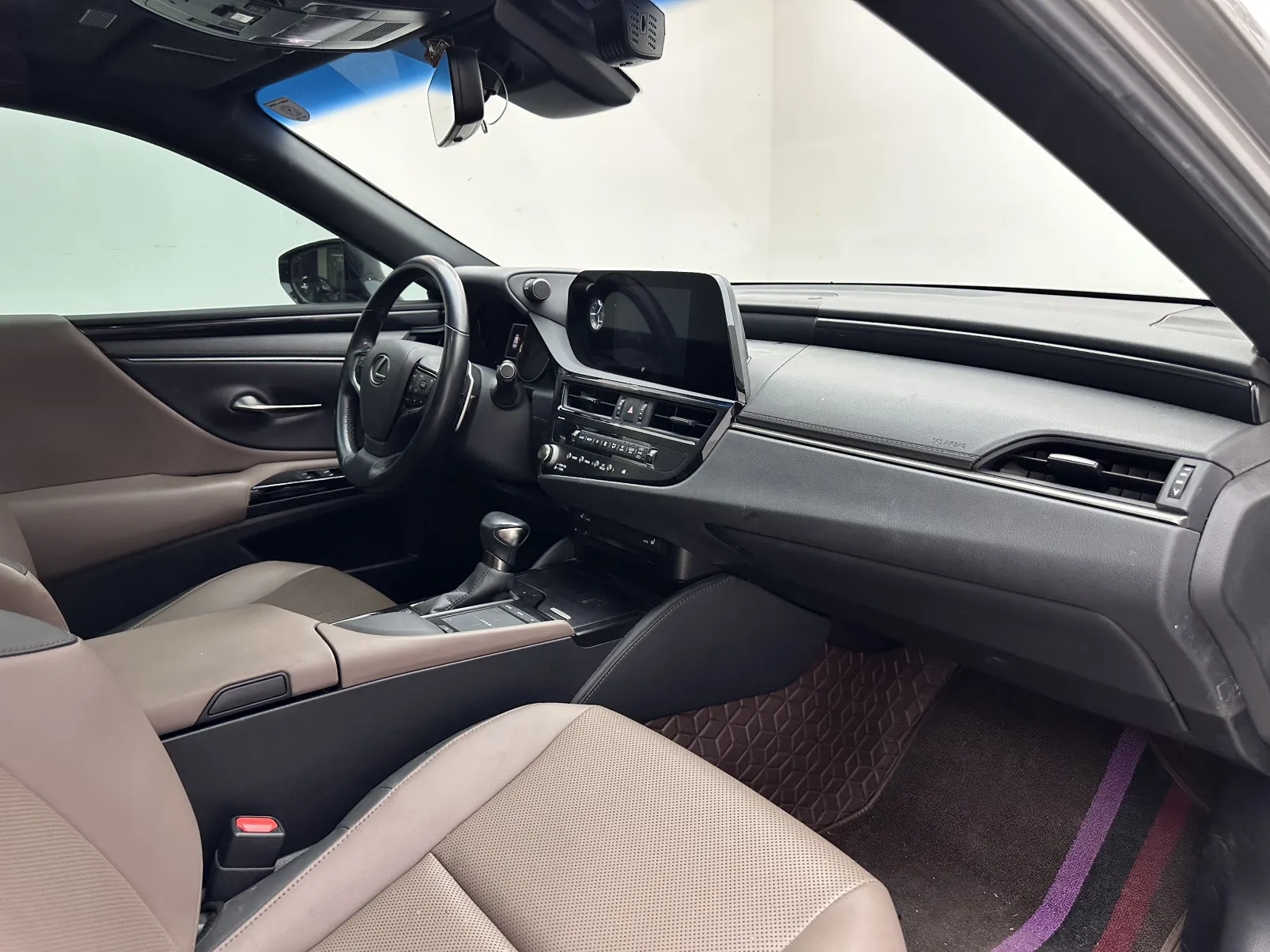 Lexus ES 300h, 2021 11