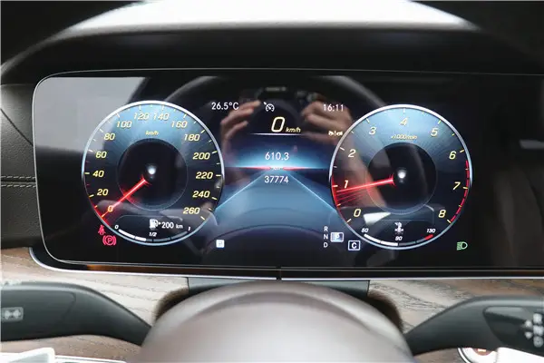 Mercedes-Benz E 300 L, 2023 3