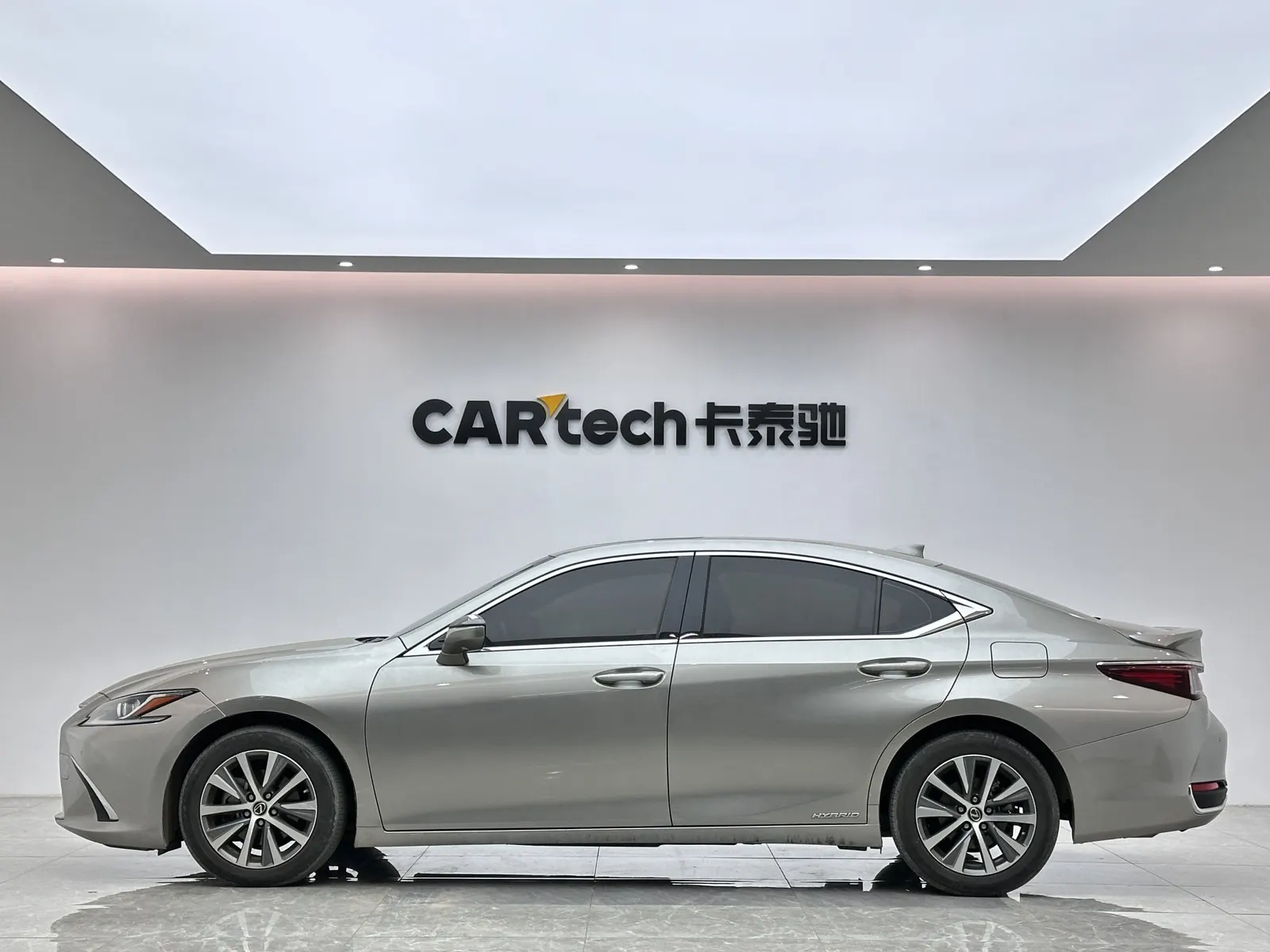 Lexus ES 300h, 2021 2