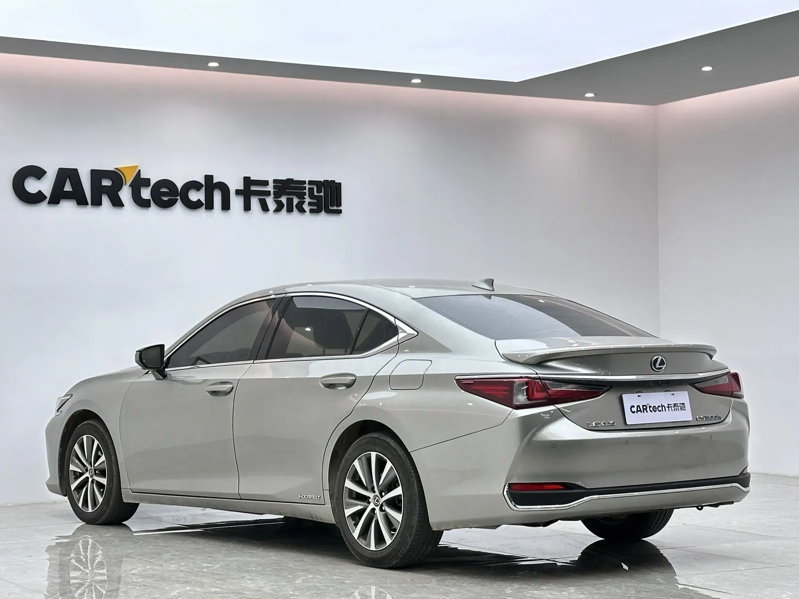 Lexus ES 300h, 2021 3