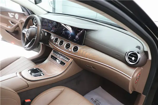 Mercedes-Benz E 300 L, 2023 21