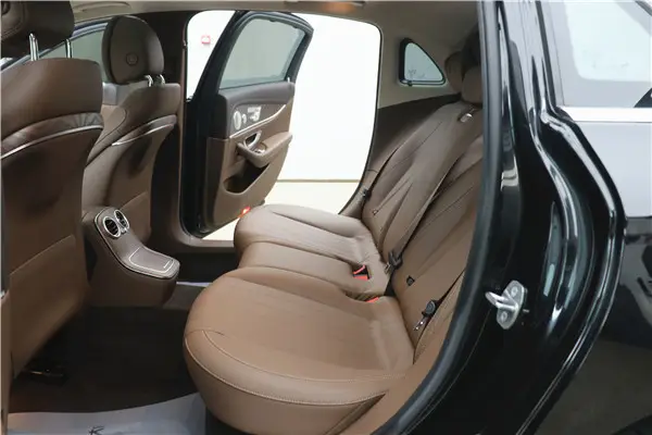 Mercedes-Benz E 300 L, 2023 6
