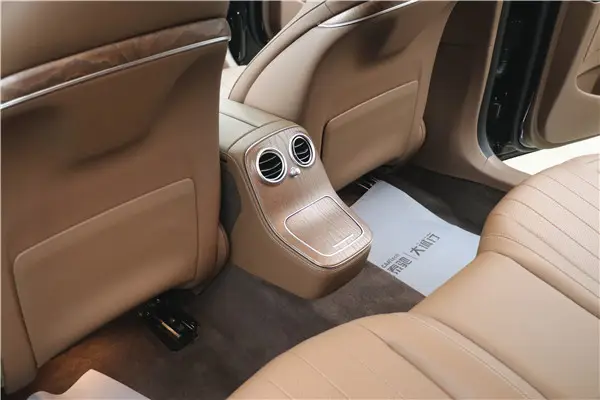 Mercedes-Benz E 300 L, 2023 19