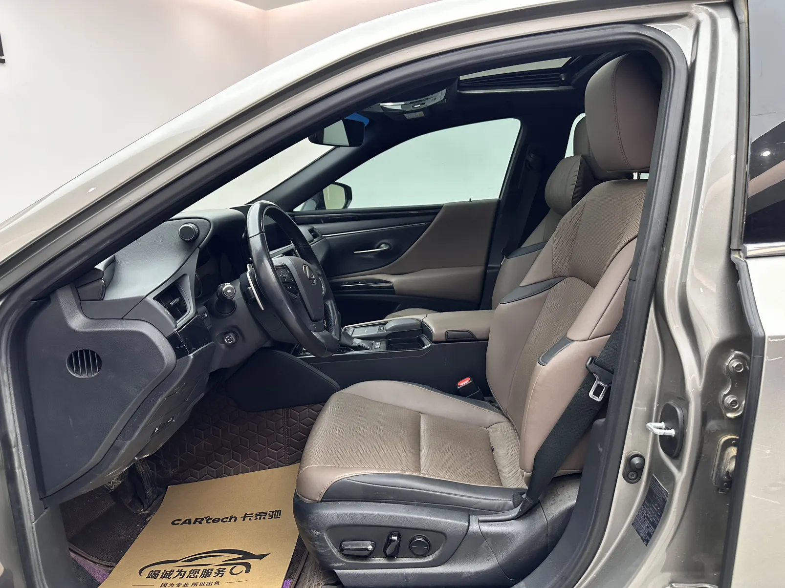Lexus ES 300h, 2021 8