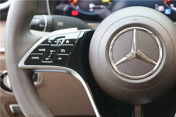 Mercedes-Benz E 300 L, 2023 16