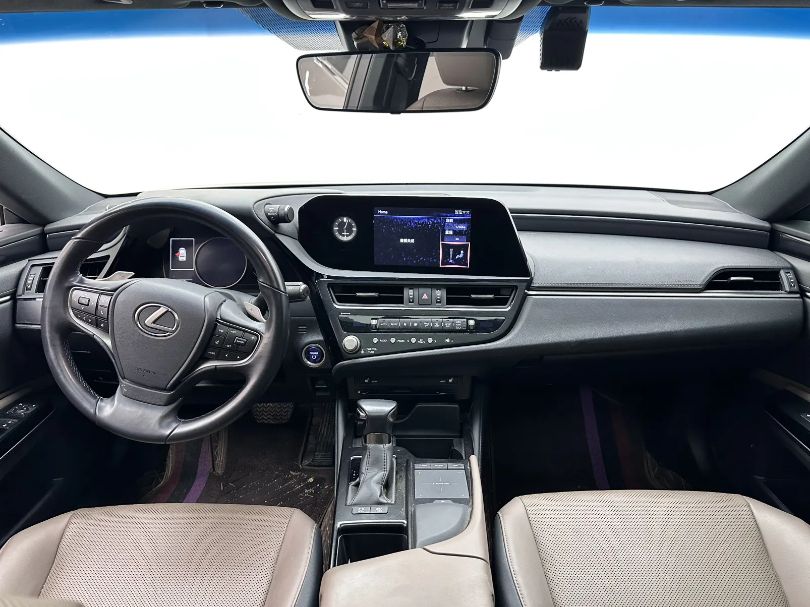 Lexus ES 300h, 2021 10