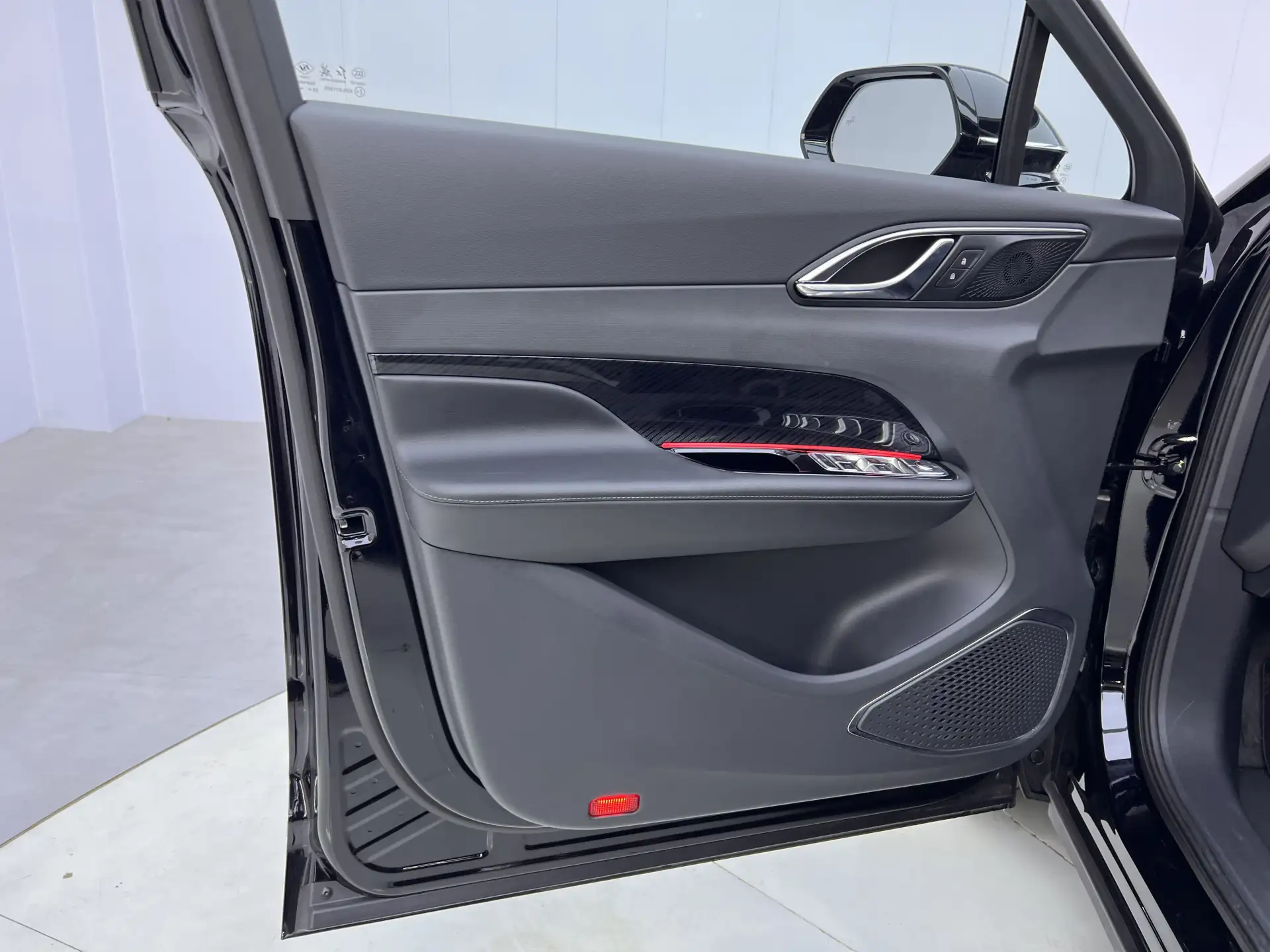Hongqi HS3, 2026 17