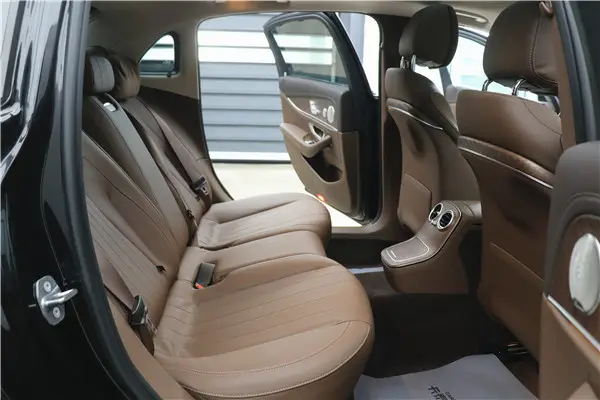Mercedes-Benz E 300 L, 2023 23