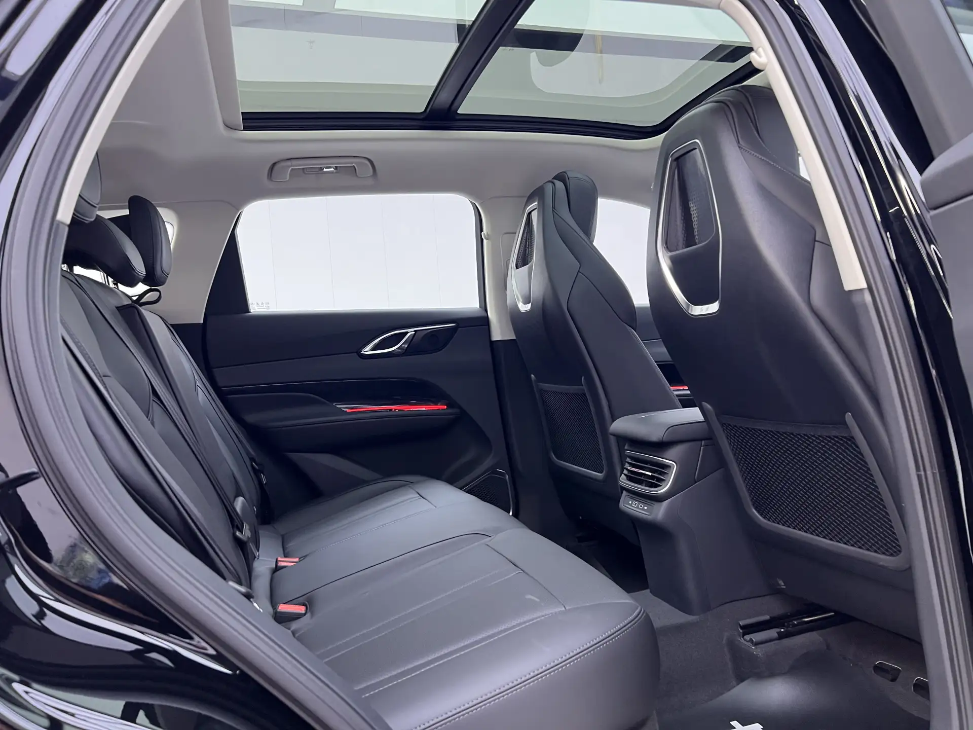 Hongqi HS3, 2026 20
