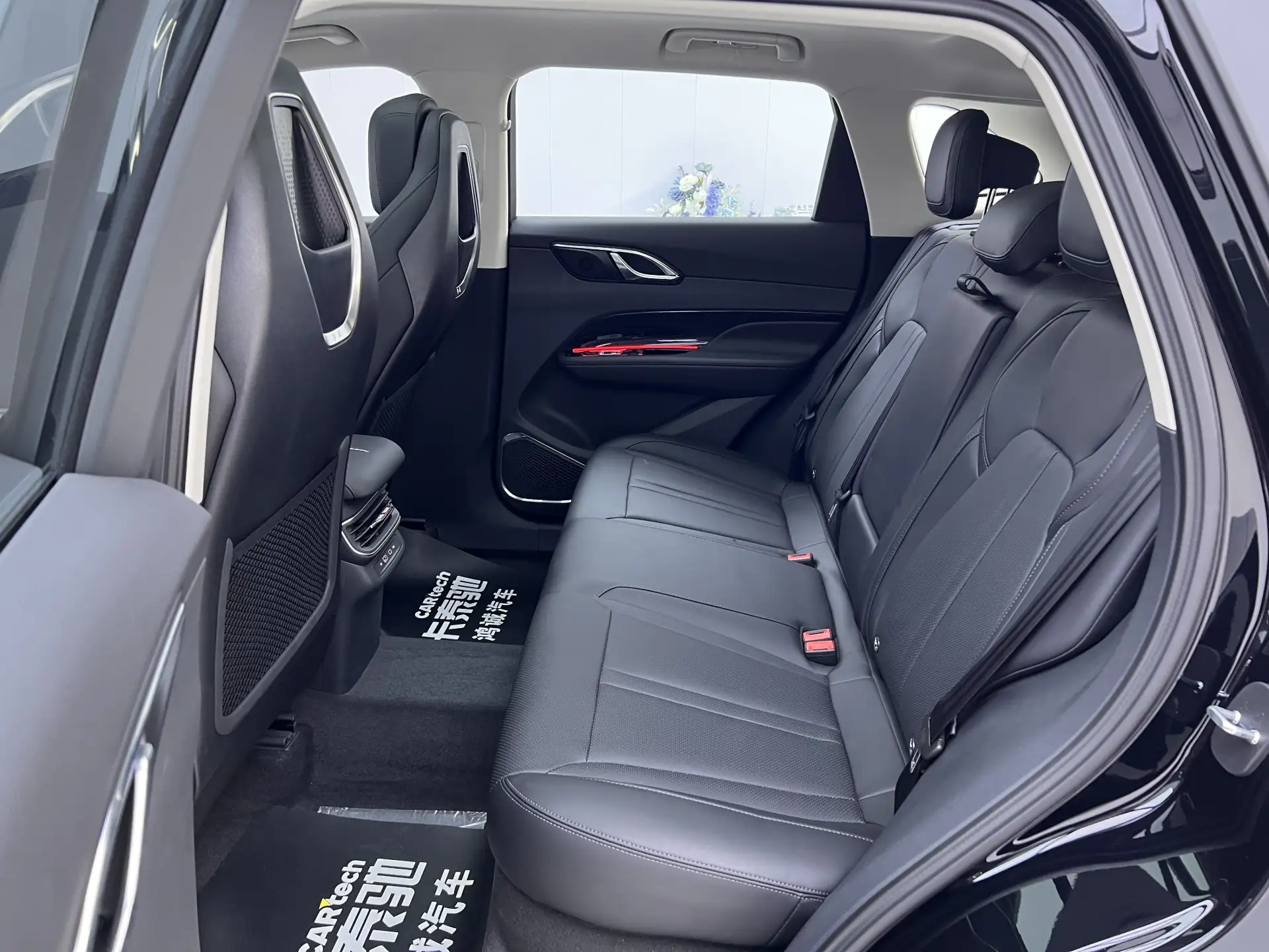 Hongqi HS3, 2026 24