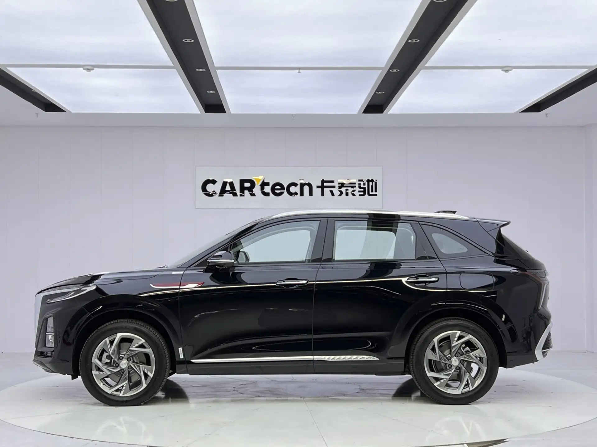Hongqi HS3, 2026 8