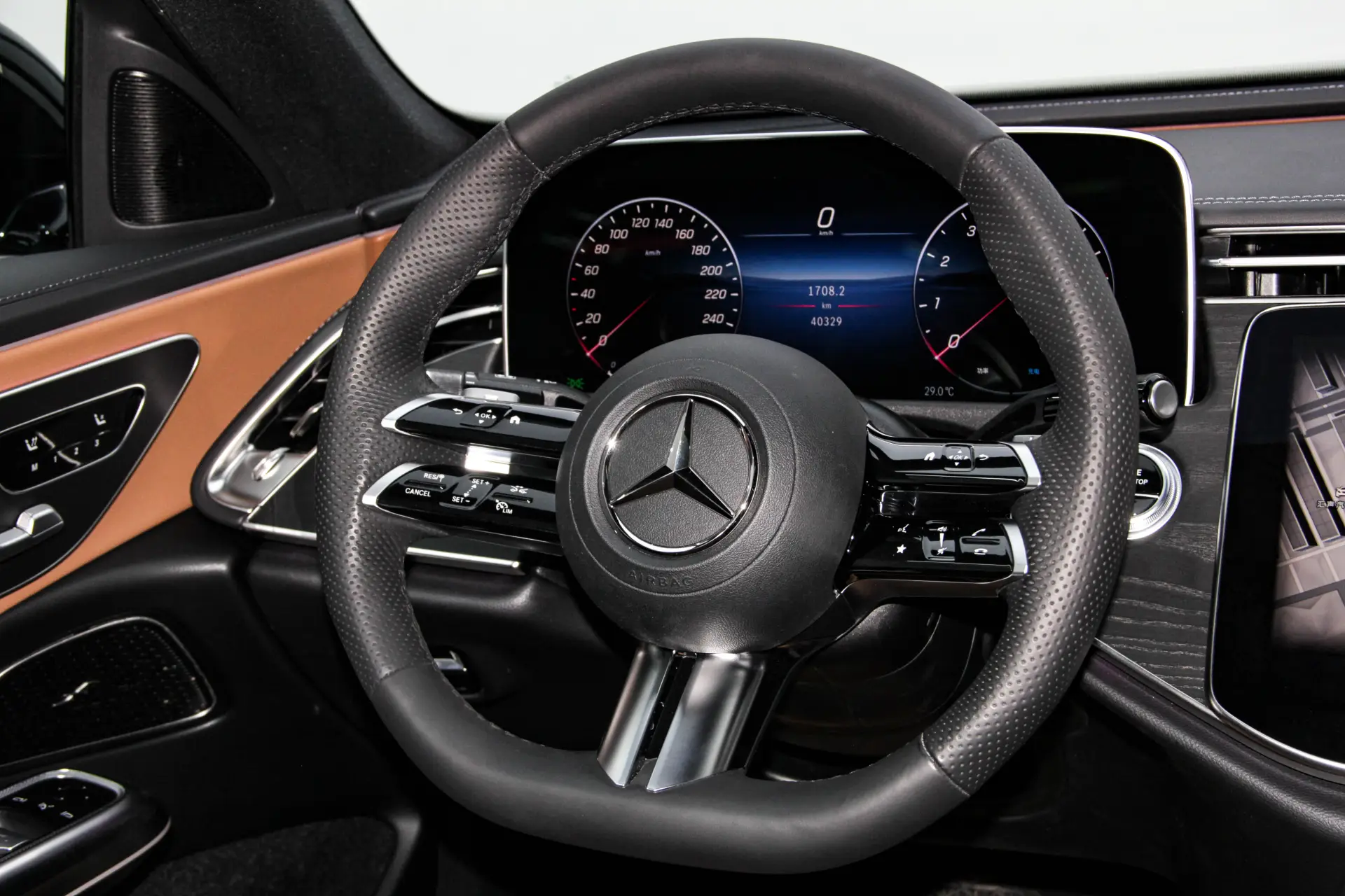 Mercedes-Benz E 300 L, 2024 14