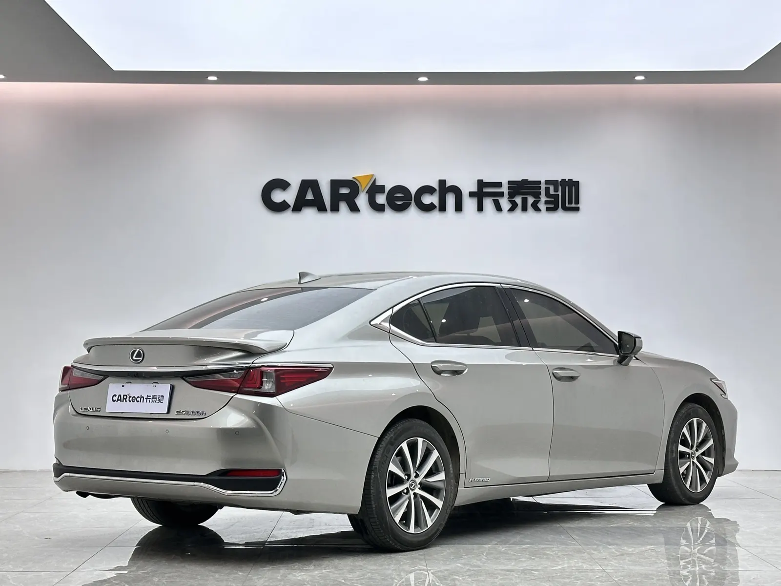 Lexus ES 300h, 2021 все фото