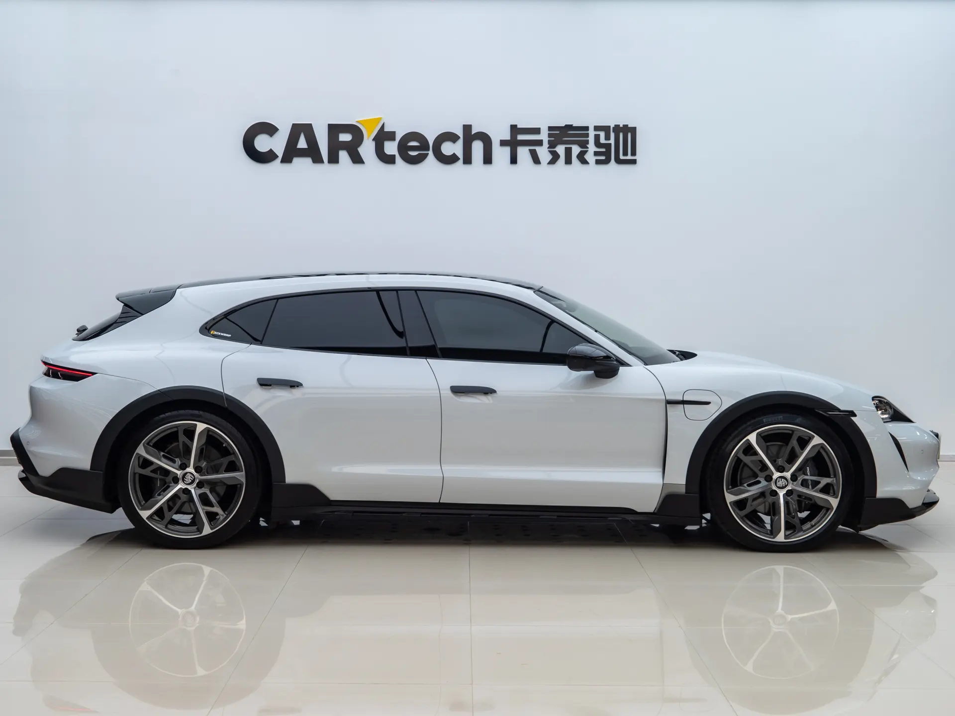 Porsche Taycan, 2024 3