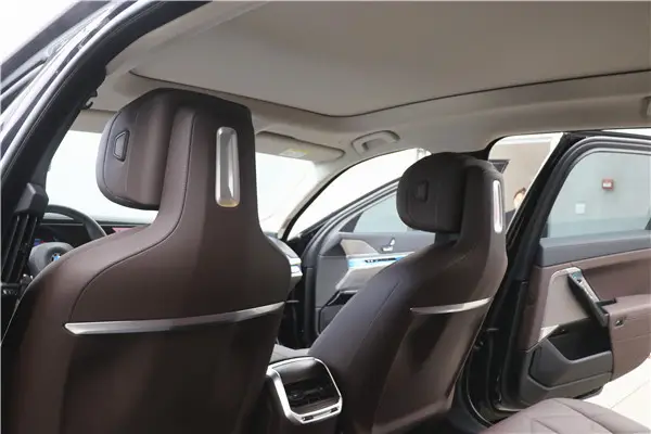 BMW 735Li, 2023 22