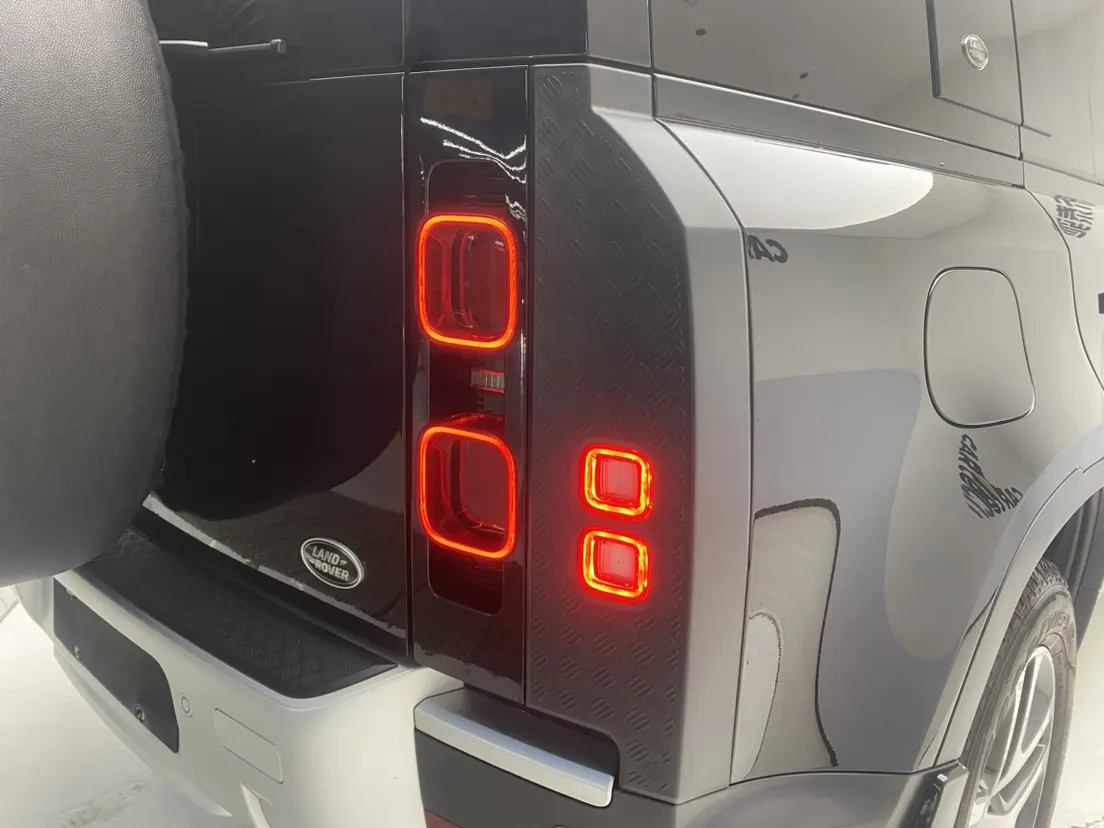 Land Rover Defender, 2021 9
