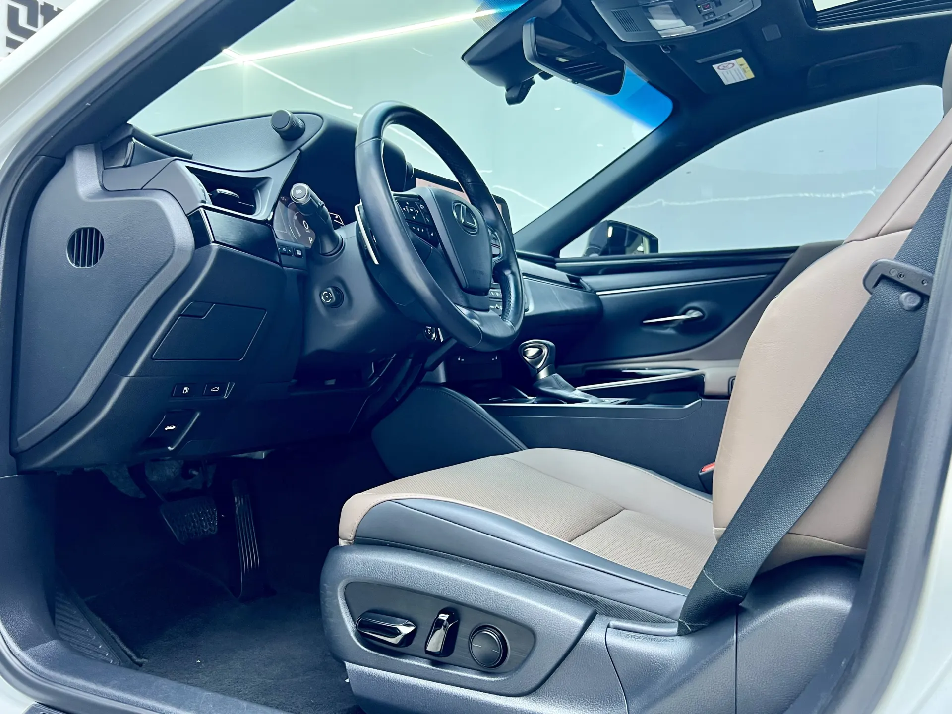 Lexus ES 300h, 2023 14