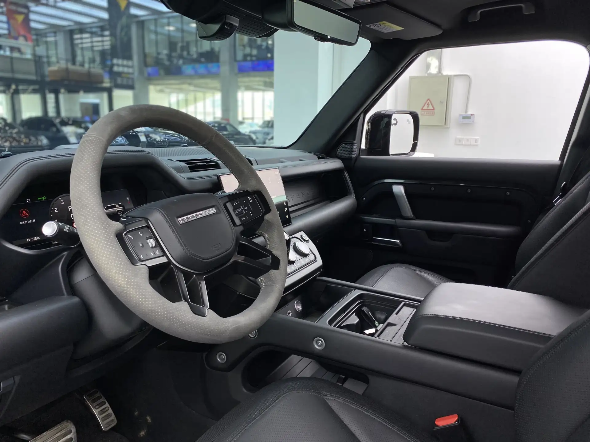 Land Rover Defender, 2023 все фото