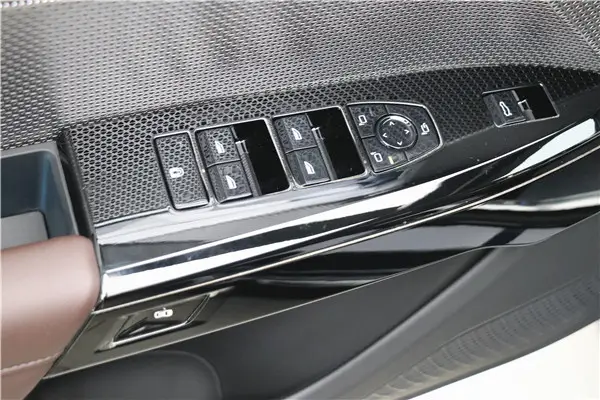 BMW 735Li, 2023 13