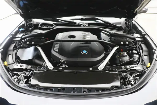 BMW 735Li, 2023 7