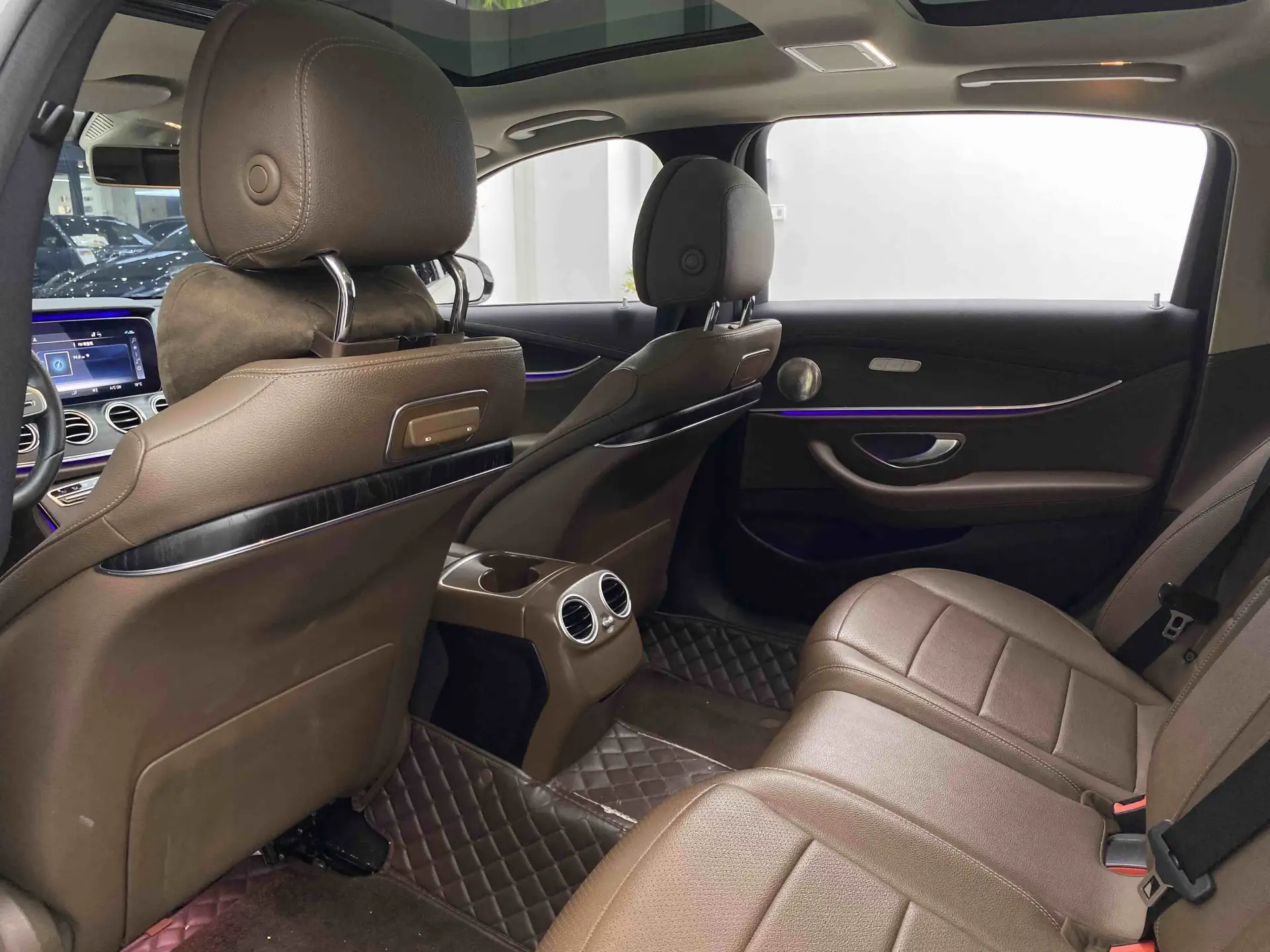 Mercedes-Benz E 300 L, 2020 6