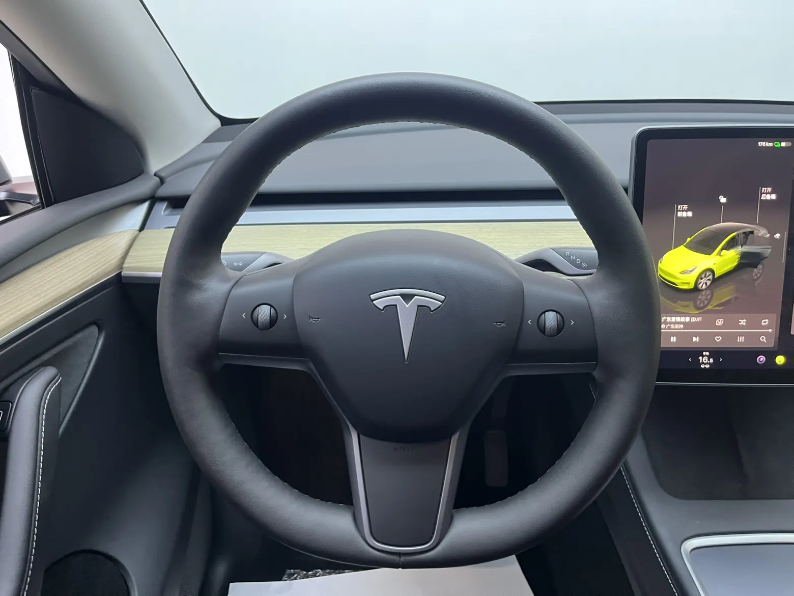 Tesla Model Y, 2023 10