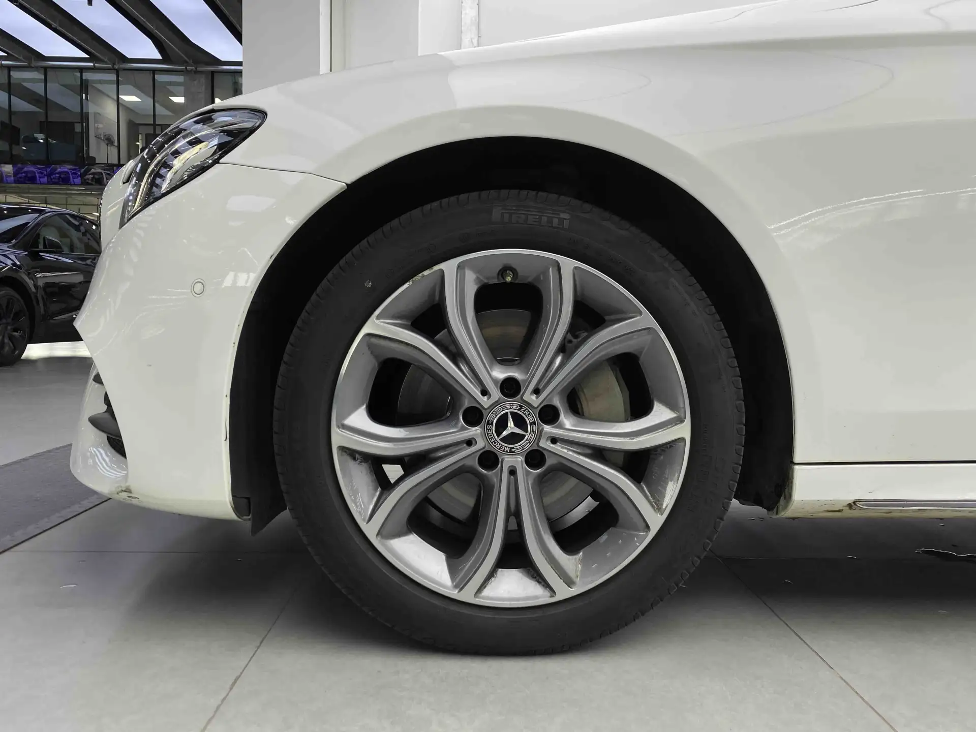 Mercedes-Benz E 300 L, 2020 13