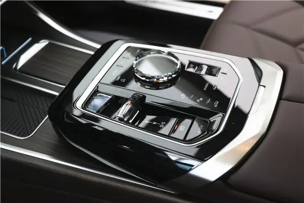 BMW 735Li, 2023 16