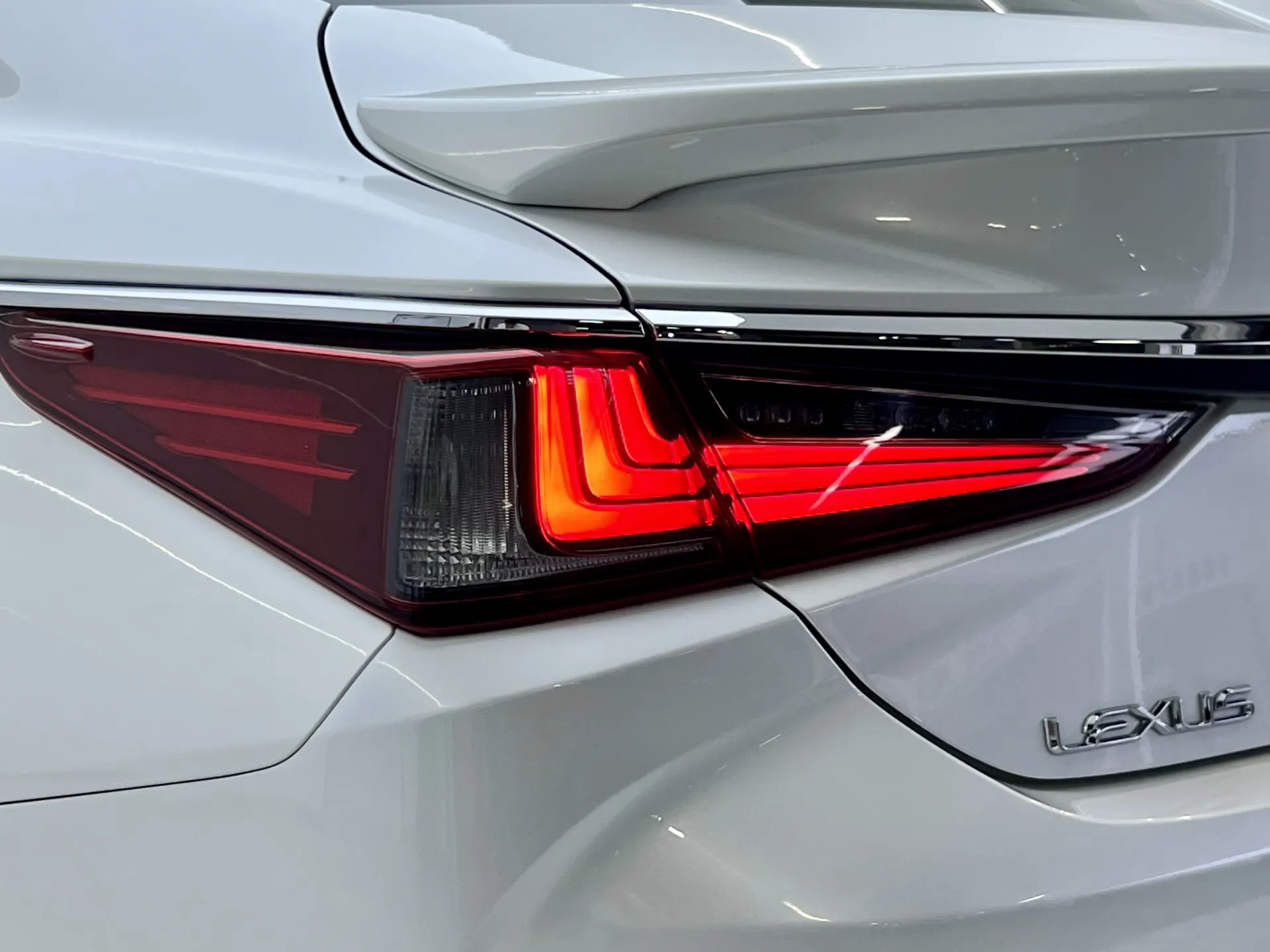 Lexus ES 300h, 2023 8