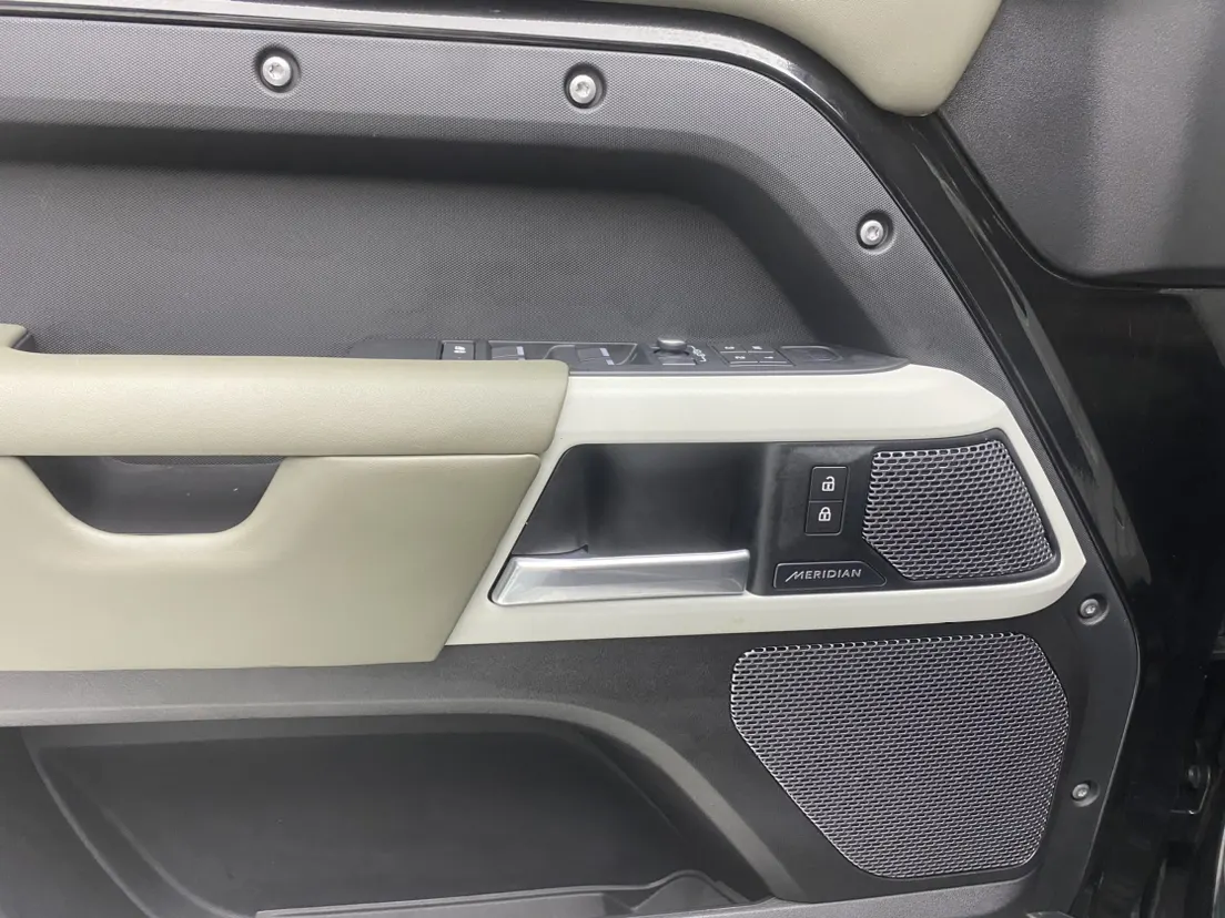 Land Rover Defender, 2021 23