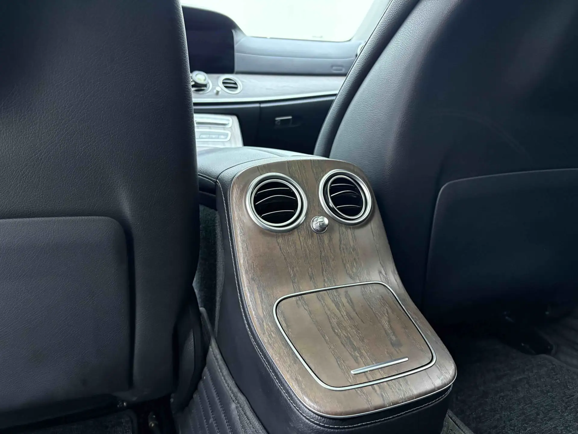 Mercedes-Benz E 260 L, 2021 19