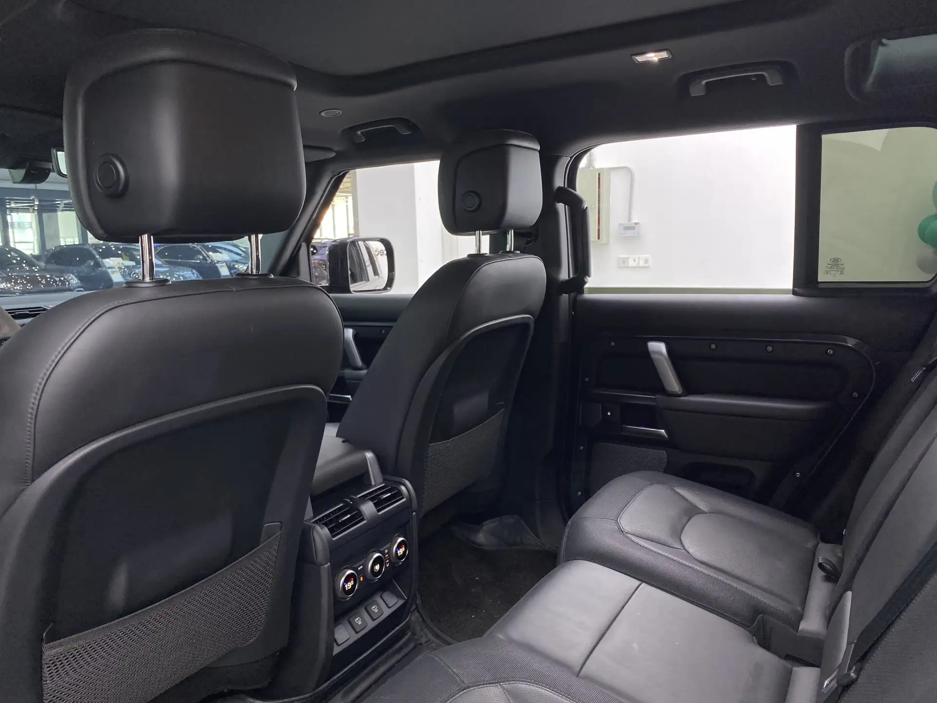 Land Rover Defender, 2023 6