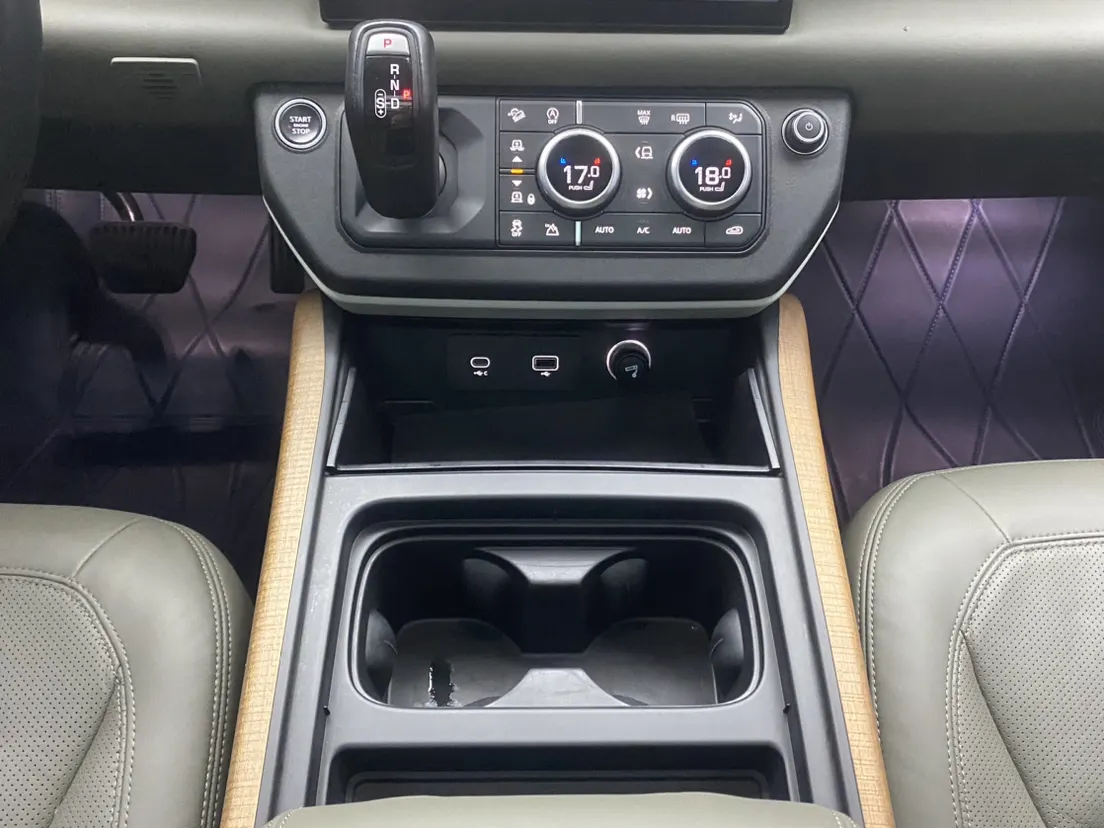 Land Rover Defender, 2021 24