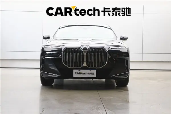 BMW 735Li, 2023 2